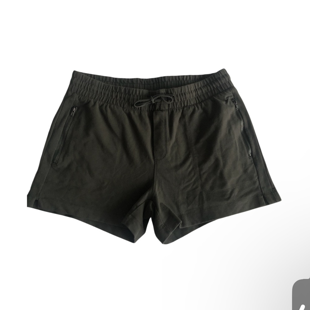 NWOT 90 Degree By Reflex Athletic Pull-On Shorts with Zipper Pockets